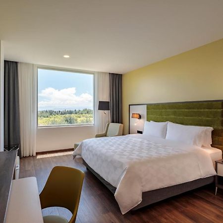 Holiday Inn - Quito Airport By Ihg Tababela Exterior photo A room at the Hilton Garden Inn in San Jose, Costa Rica