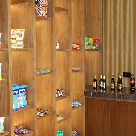 Holiday Inn - Quito Airport By Ihg Tababela Exterior photo A typical vending machine in a Japanese hotel