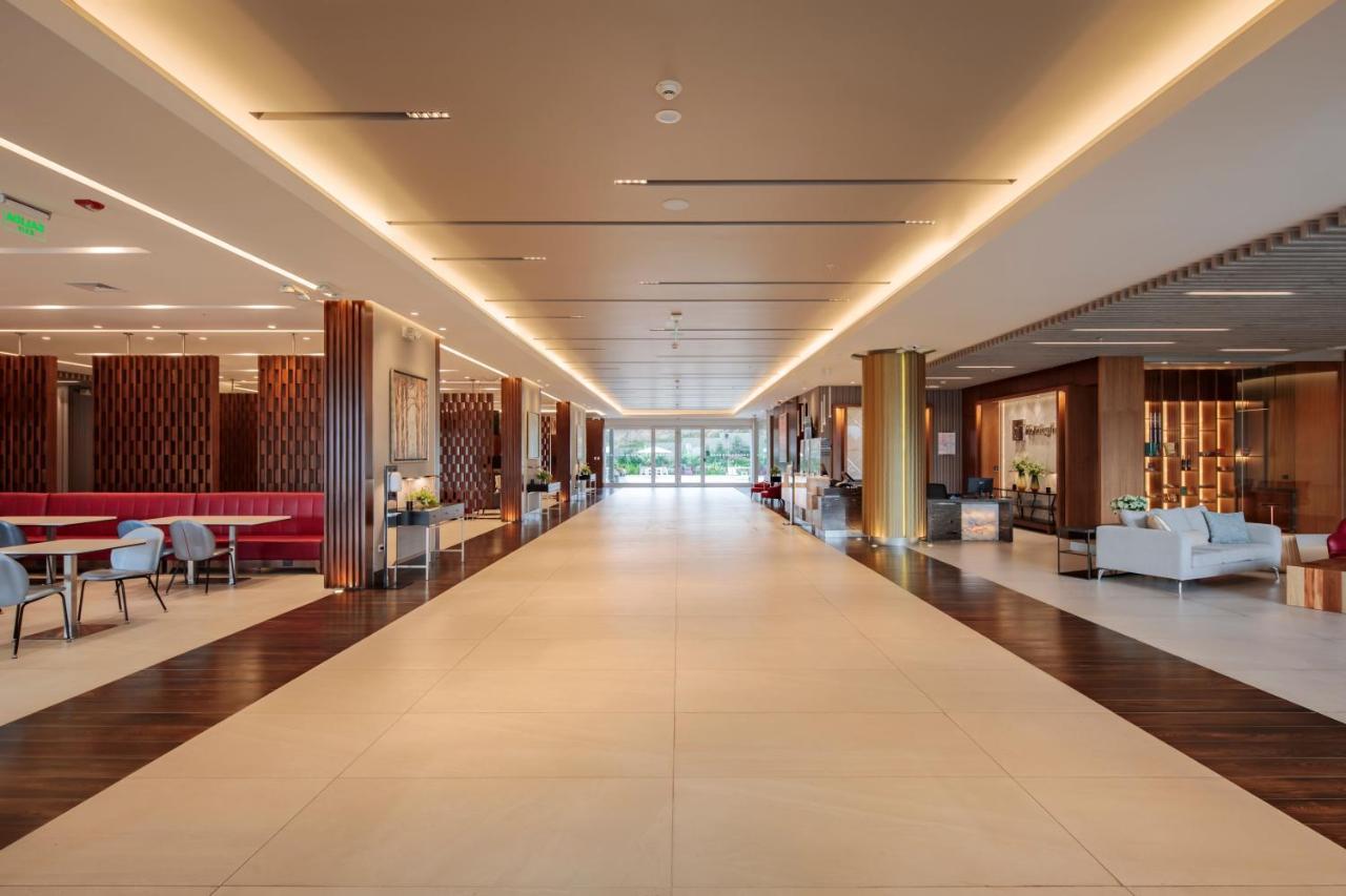 Holiday Inn - Quito Airport By Ihg Tababela Exterior photo The interior of the hotel