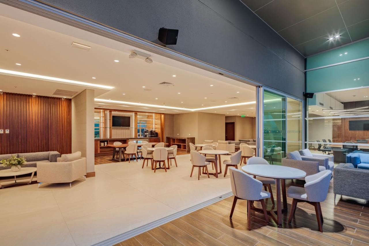 Holiday Inn - Quito Airport By Ihg Tababela Exterior photo The lounge at the airport.