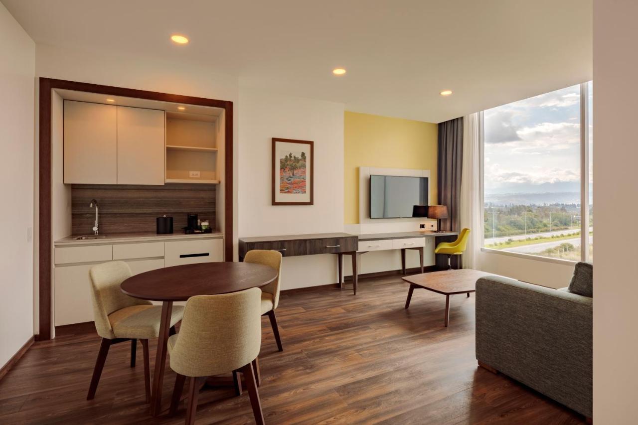 Holiday Inn - Quito Airport By Ihg Tababela Exterior photo Suite