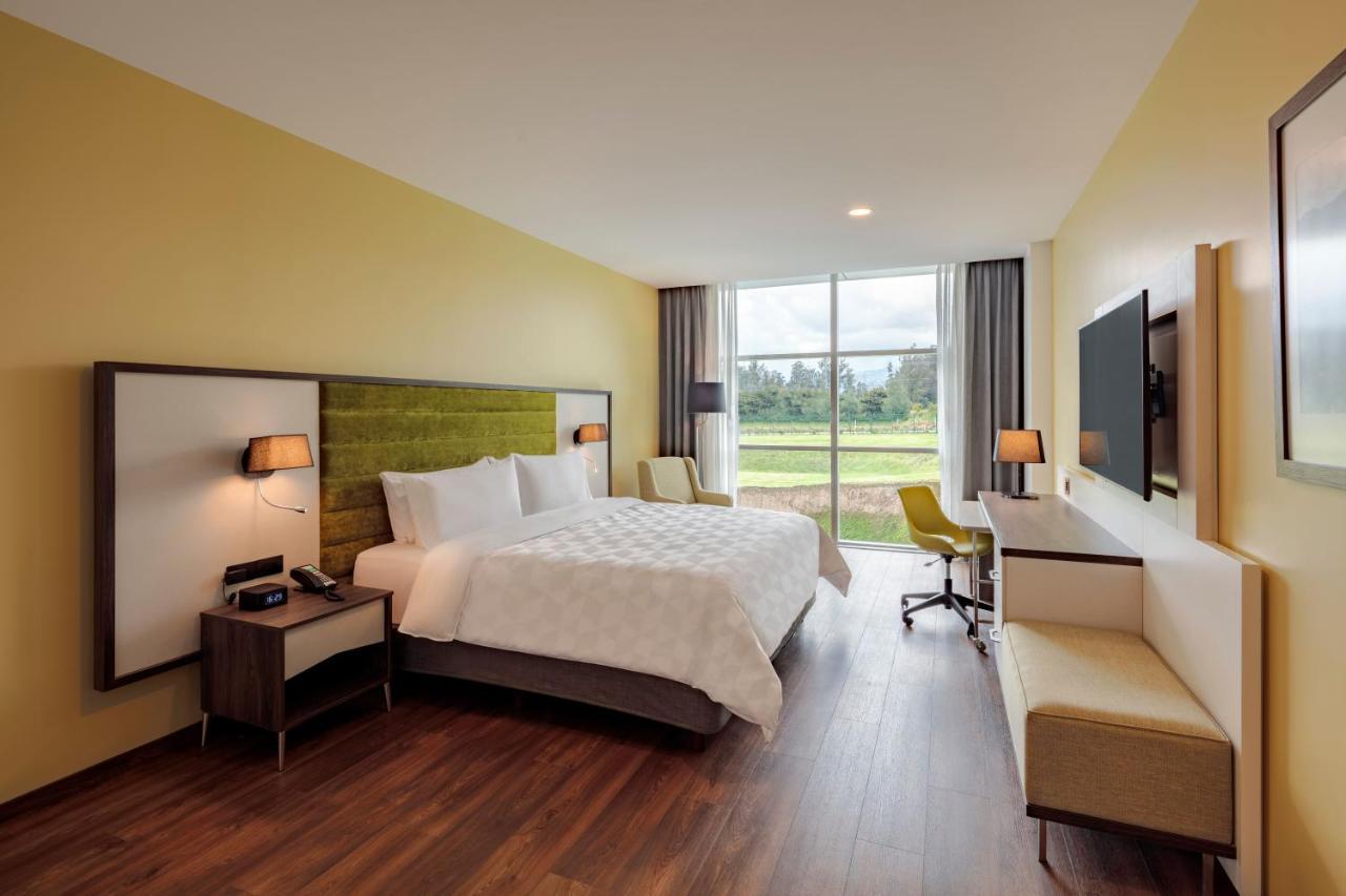 Holiday Inn - Quito Airport By Ihg Tababela Exterior photo A typical room at the hotel