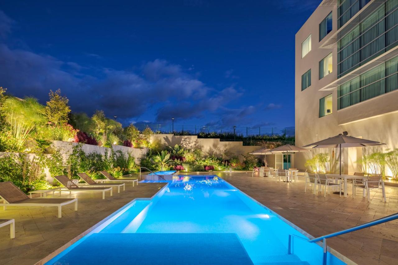 Holiday Inn - Quito Airport By Ihg Tababela Exterior photo The swimming pool at the hotel