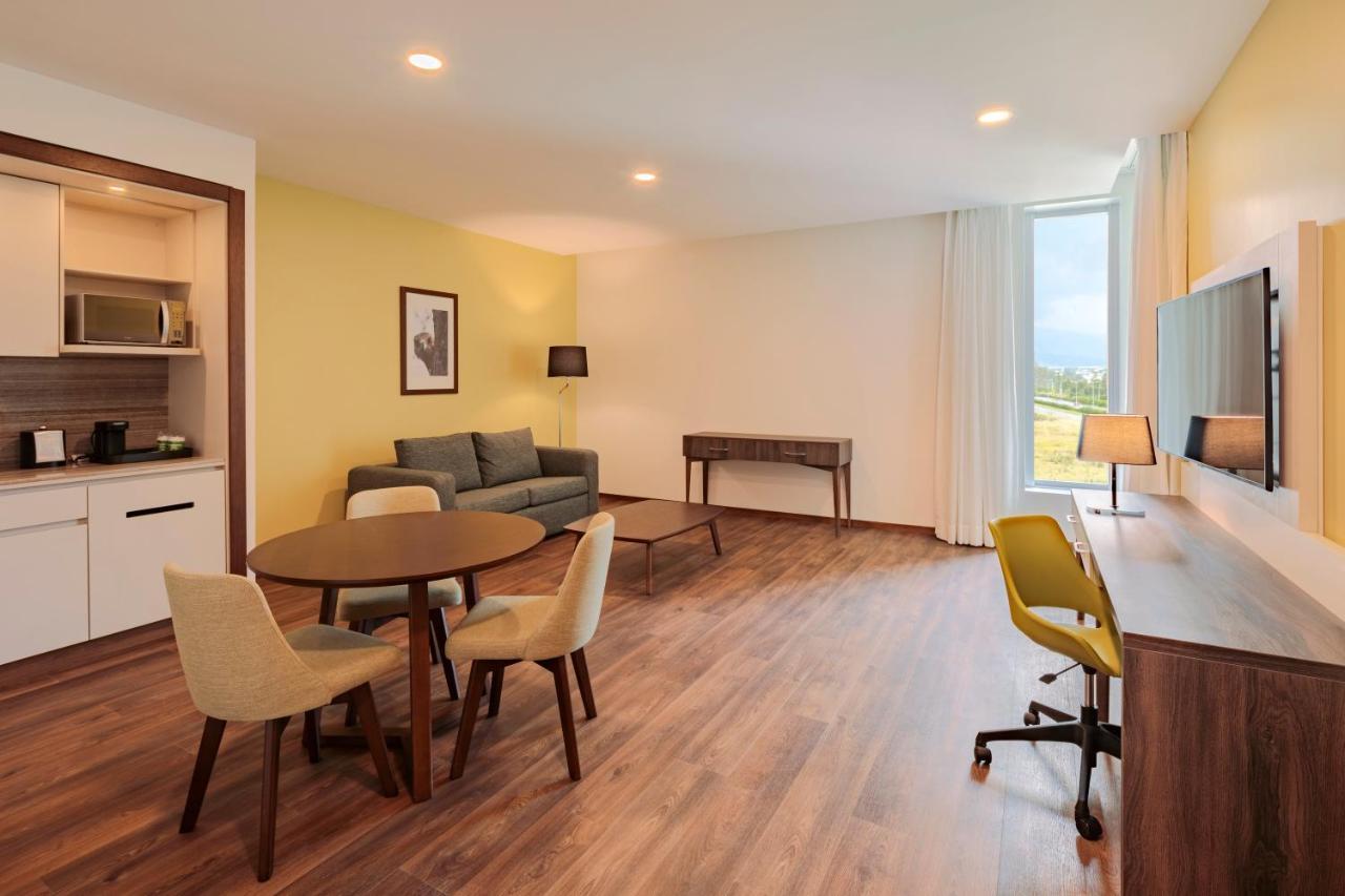 Holiday Inn - Quito Airport By Ihg Tababela Exterior photo A typical suite at the new hotel