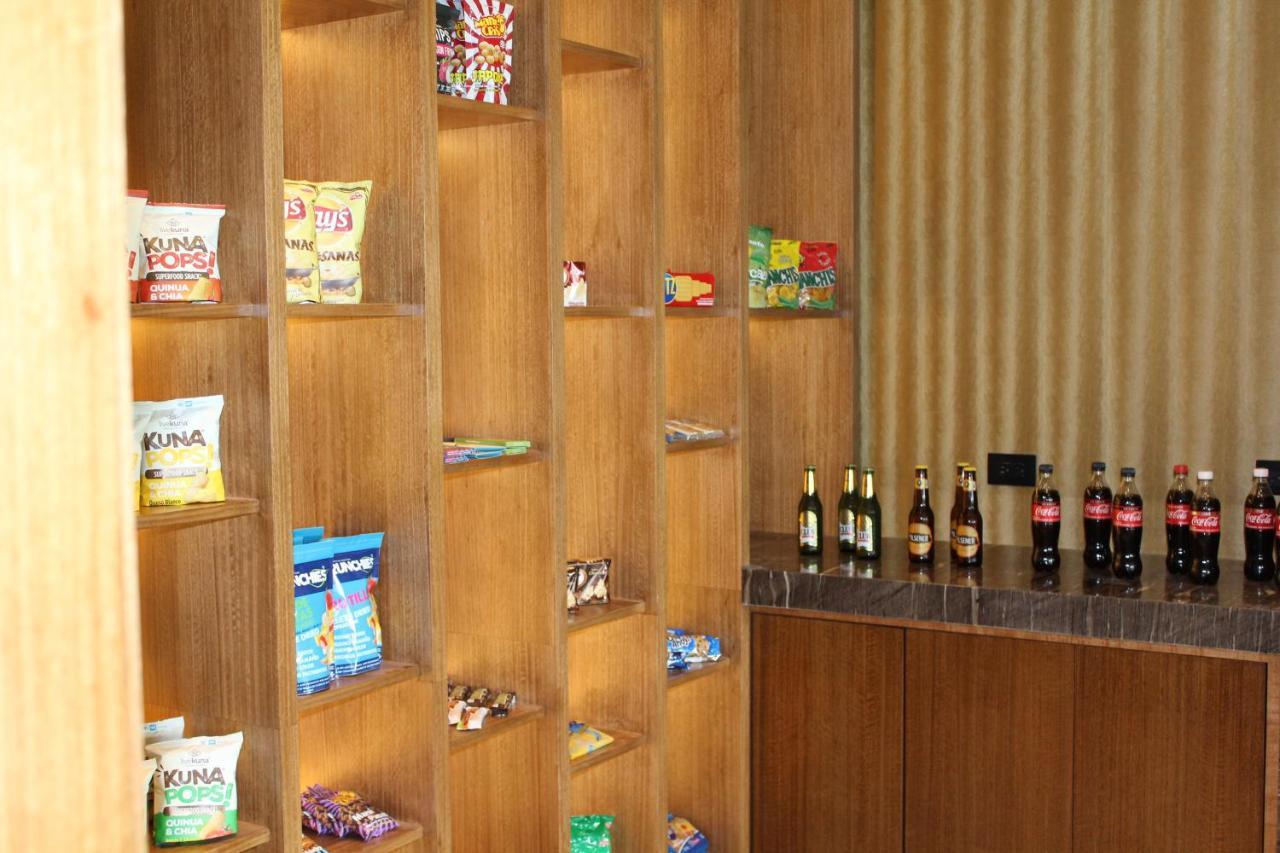 Holiday Inn - Quito Airport By Ihg Tababela Exterior photo A typical vending machine in a Japanese hotel