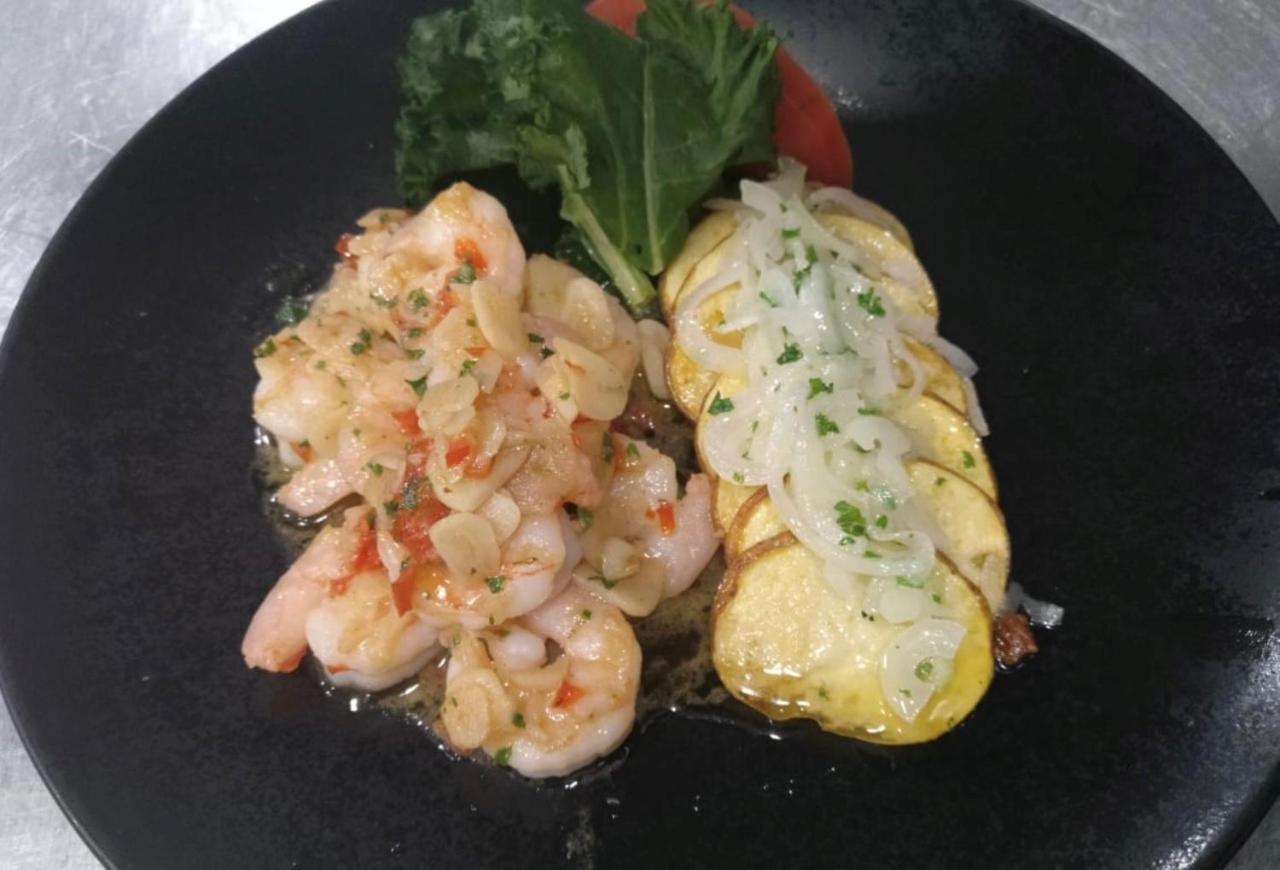 Holiday Inn - Quito Airport By Ihg Tababela Exterior photo Shrimp and scallop